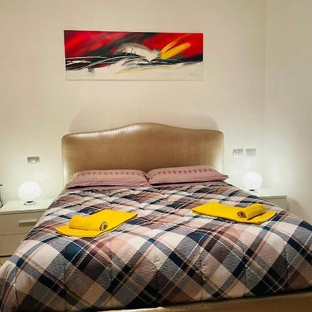 Casa Dei Fiori 3 Leilighet Somma Lombardo Eksteriør bilde